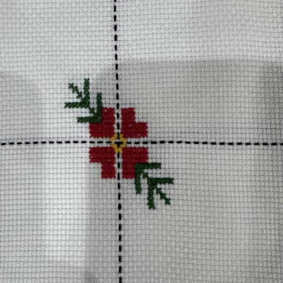 Vintage Hand Stitched Floral Tablecloth And Napkins - Picture 2 of 6